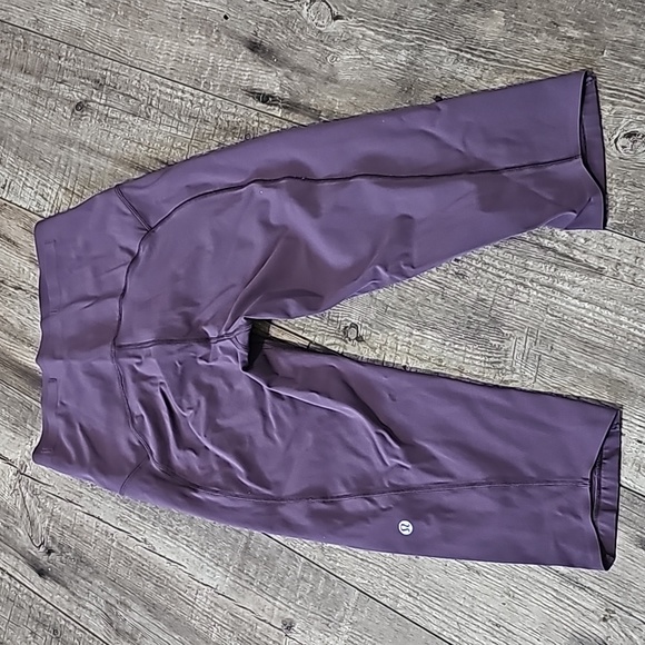 Lululemon 3/4 Casual Stretch Leggings - Picture 6 of 10